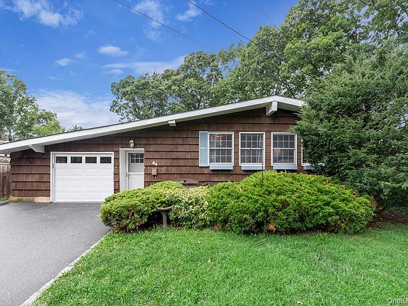 2nd image of 34 Crestwood Lane