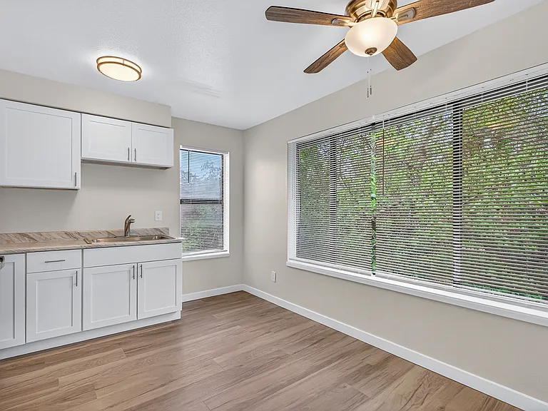 721 N Main St #4 — Photo 10