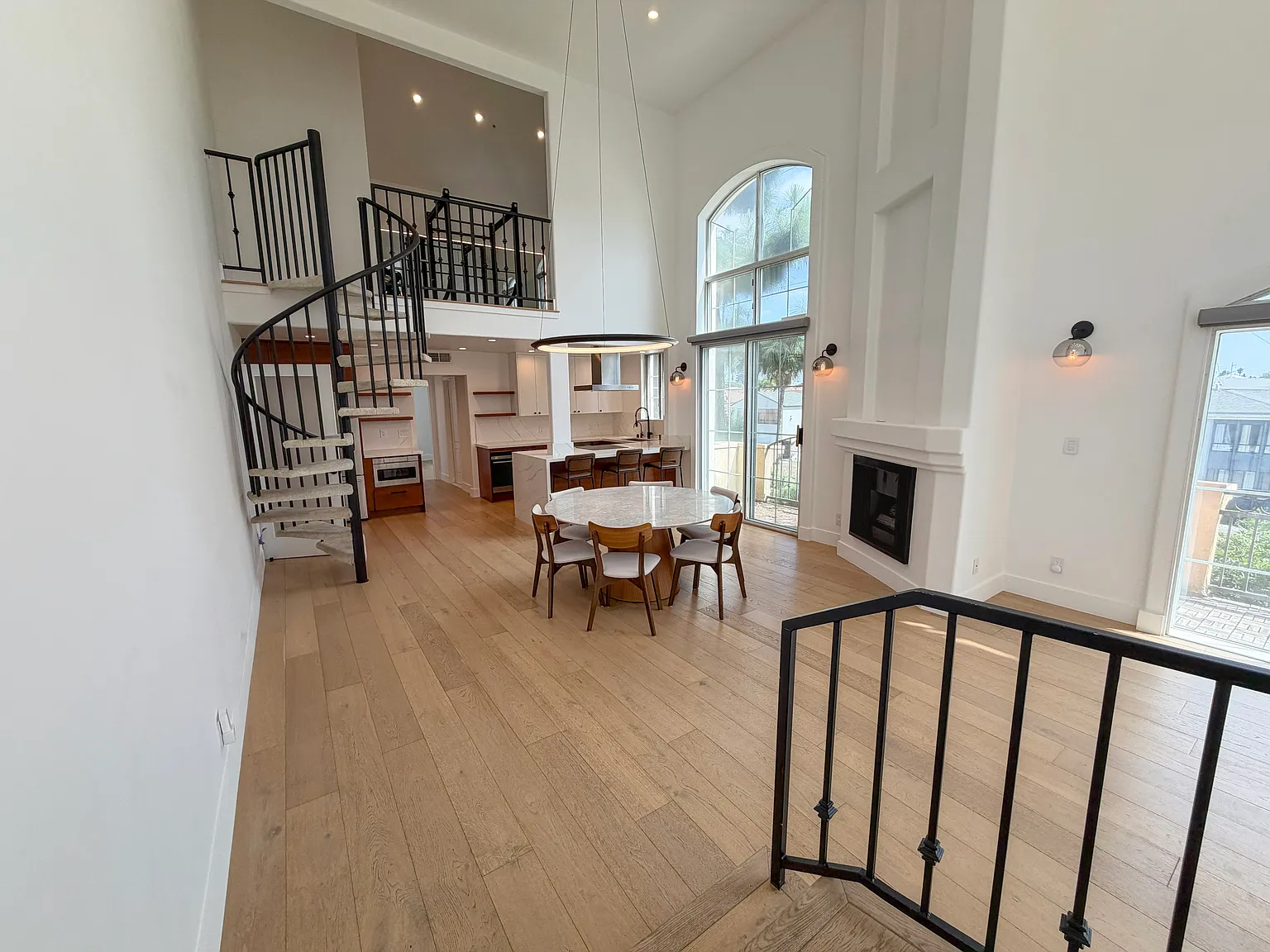 7033 La Tijera Blvd — Photo 1