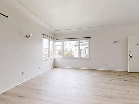 2nd image of 700 S Catalina Ave #17242623