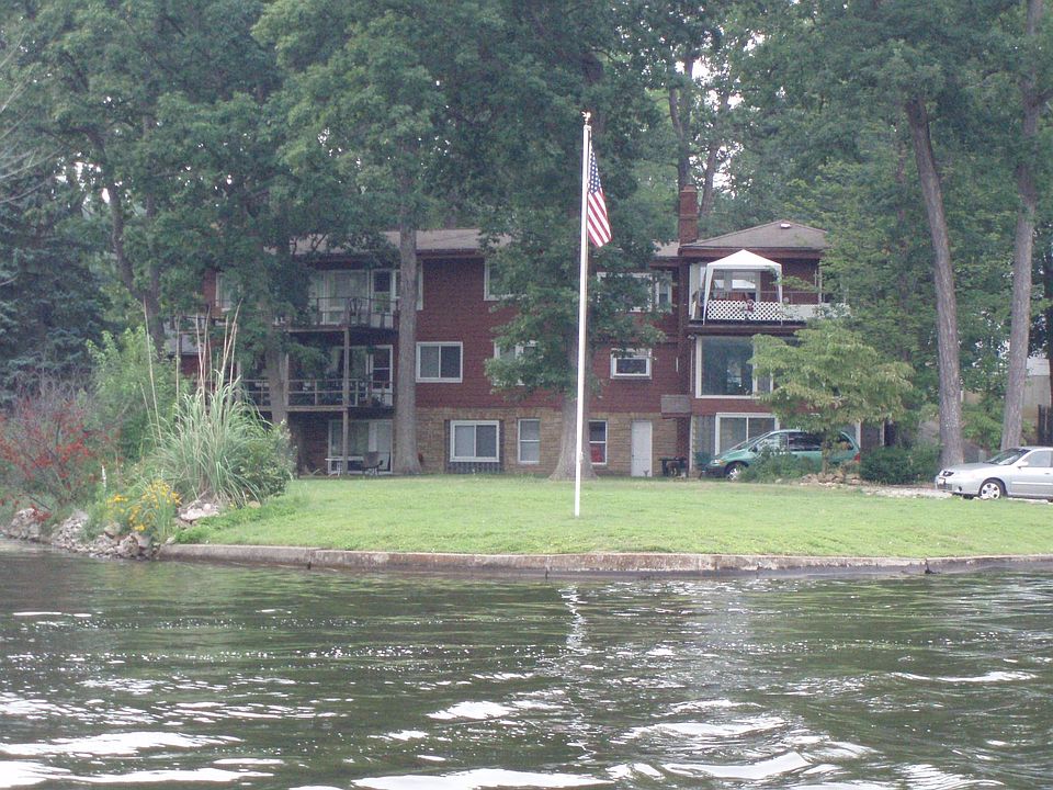 Surrounded by water on exclusive island 