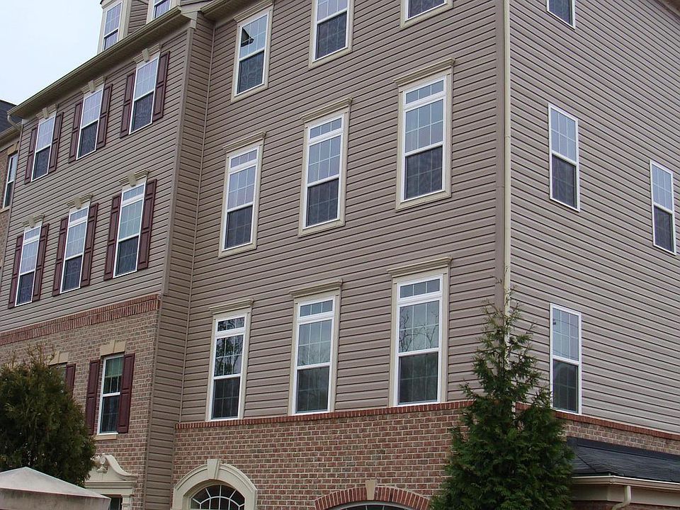 1st image of 304 Chessington Dr #2