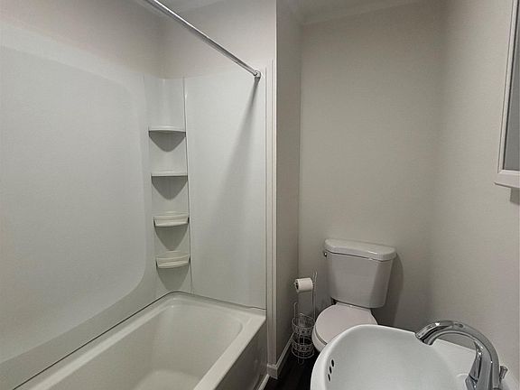 4th image of 147 Downs St APT 1