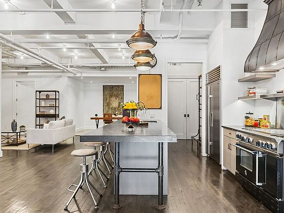 3rd image of 144 W 27th St Room 3F