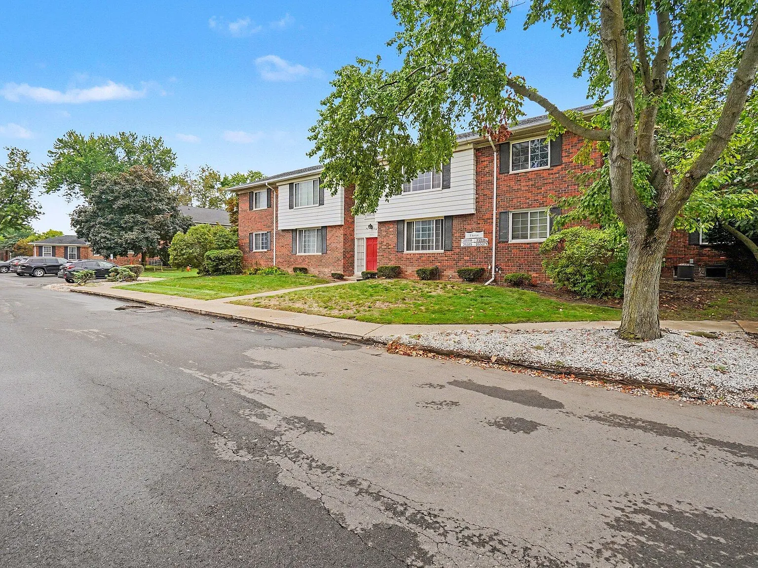2 bed, 1.0 bath, 770 sqft, $1,350 — Photo 3
