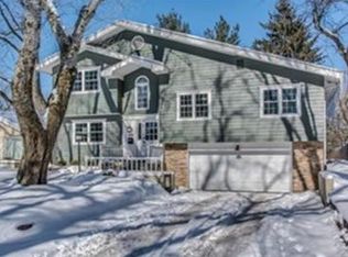 719 E Hillside Rd, Naperville, IL 60540