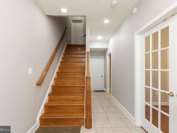 3rd image of 563 Pelican Ave