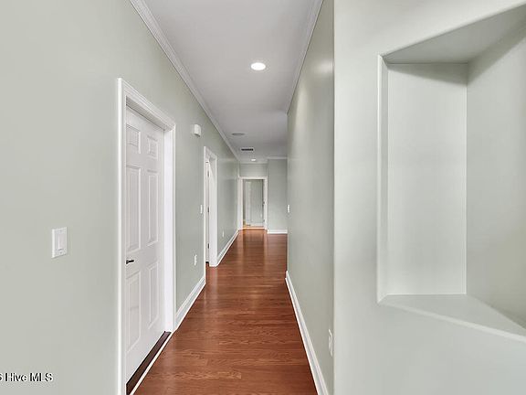 4th image of 1106 Cresthill Court