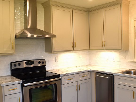 2nd image of 155 N Leland Dr