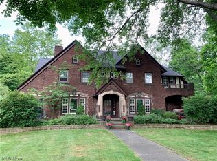 2878 Sedgewick Rd, Shaker Heights, OH 44120