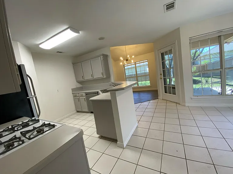 1212 Oak Valley — Photo 43