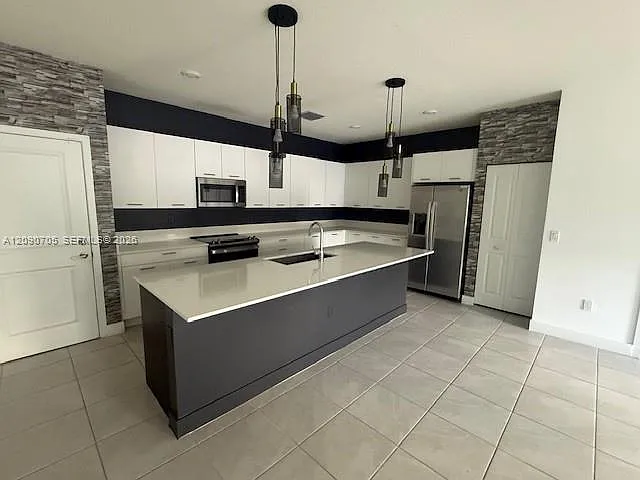 3 bed, 2.5 bath, $4,100 — Photo 4