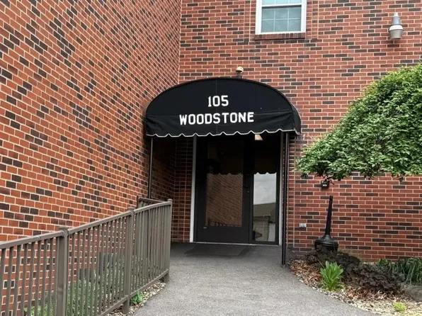 105 Woodstone Ln APT 61, New Kensington, PA 15068