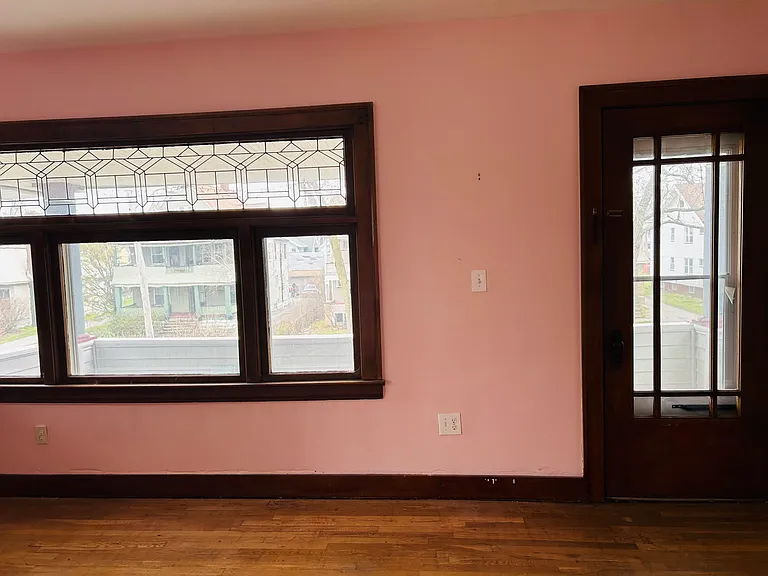 1628 Grace Ave — Photo 8
