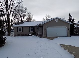 717 E Glover St, Ottawa, IL 61350