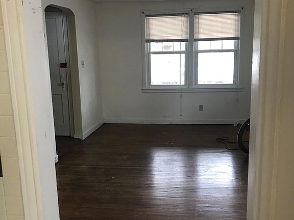 2nd image of 450 Linden Ave