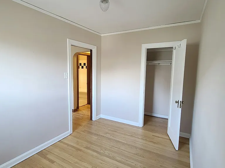 956 10th Ave E #302 — Photo 10