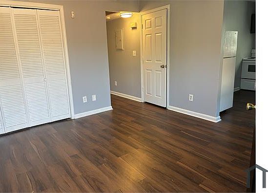 2nd image of 1518 W Oak St APT 202