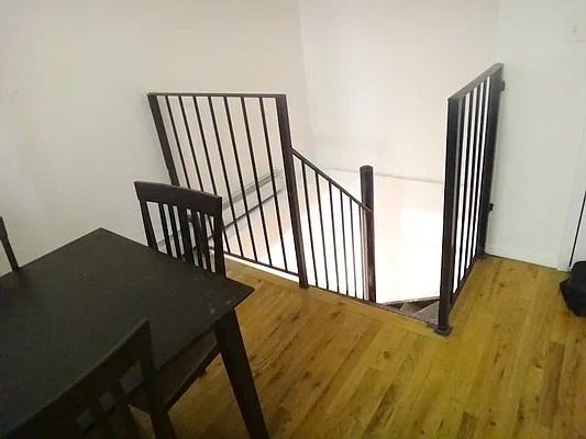 Rented by KVNY Soho | media 50