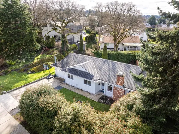 4285 Caen Rd, Saanich, BC V8X 3S5