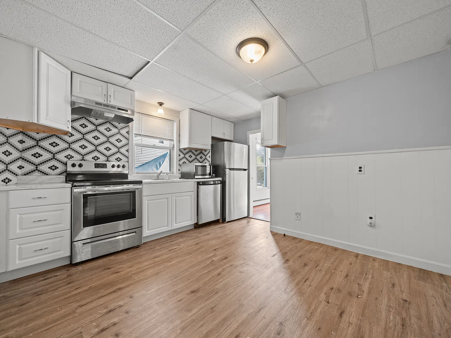 2 bed, 850 sqft, $2,400 — Photo 1