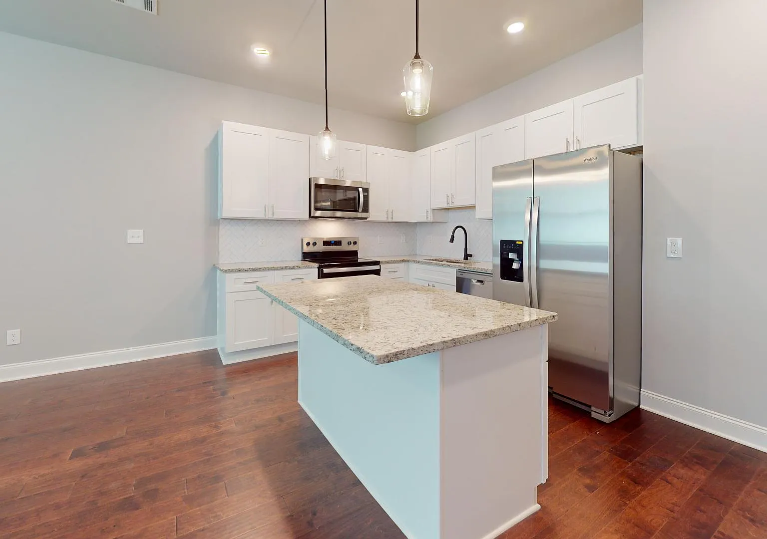 3 bed, 2.5 bath, 1694 sqft, $1,995 — Photo 3