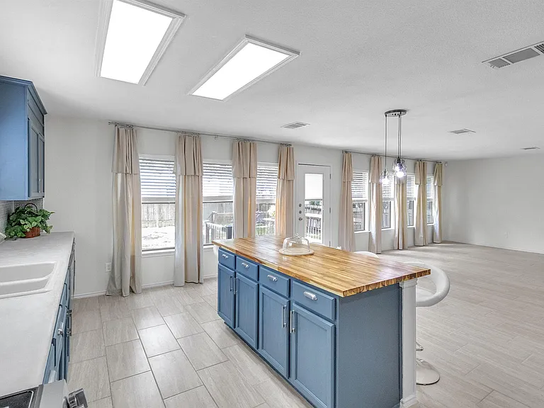 1413 Baffin Cv — Photo 10