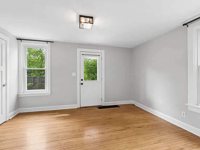 634 E 5th Ave — Photo 5