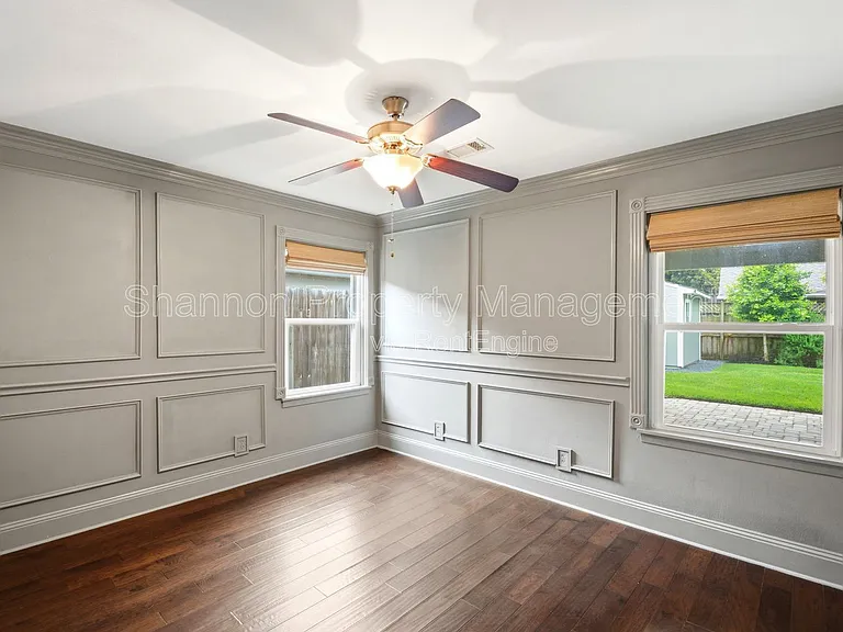 2207 Saxon Dr — Photo 25