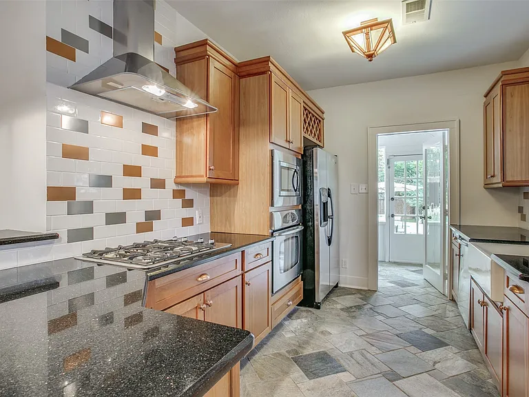 6210 Victor St — Photo 10
