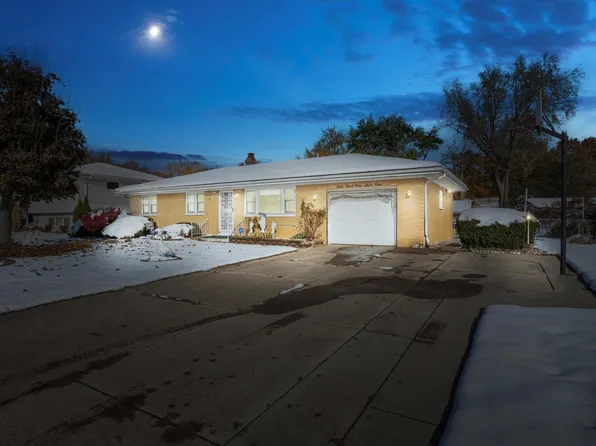 19151 Dresden Dr, South Bend, IN 46637