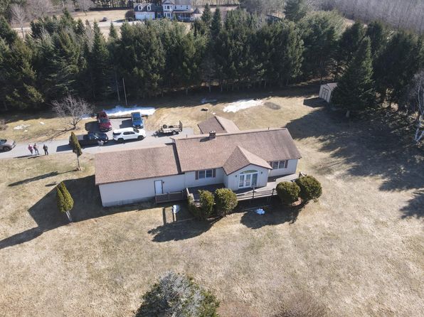 638 Franklin Road, Jay, ME 04239