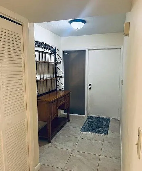 9440 Meadowood Dr #102 — Photo 4
