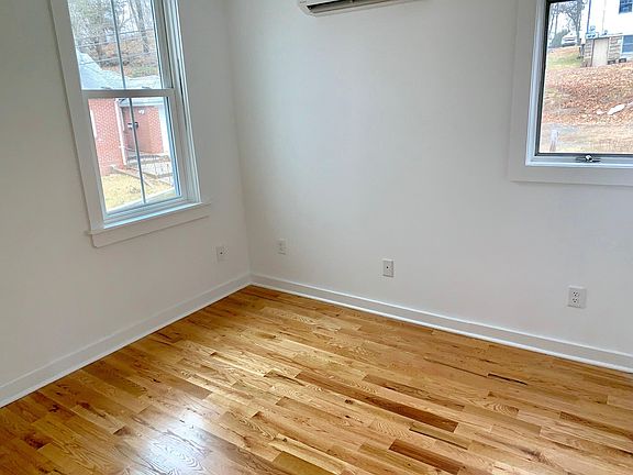 4th image of 49 Silver St #C