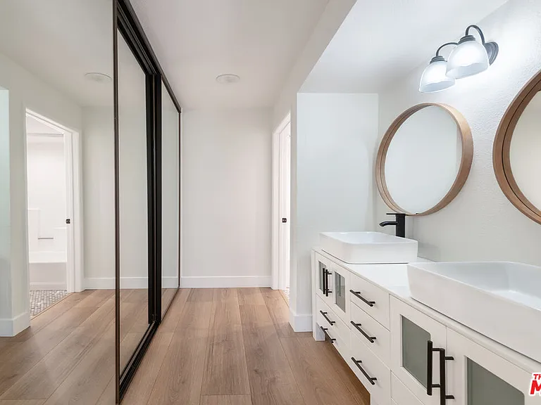 5500 Owensmouth Ave #328 — Photo 11