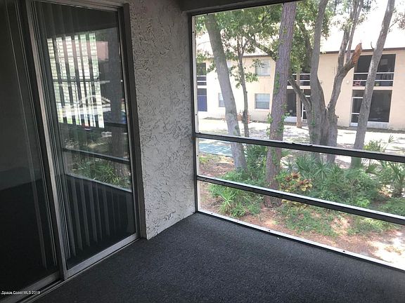 5th image of 3117 Sir Hamilton Cir #8