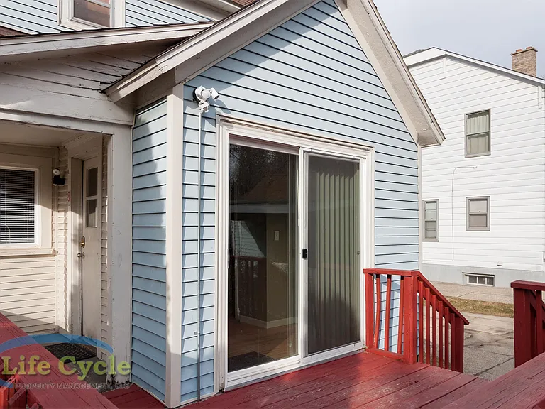 138 Travis St NE — Photo 13