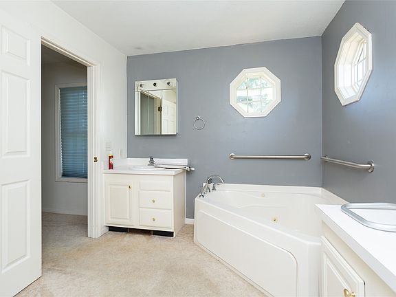 4th image of 3018 W Larson St