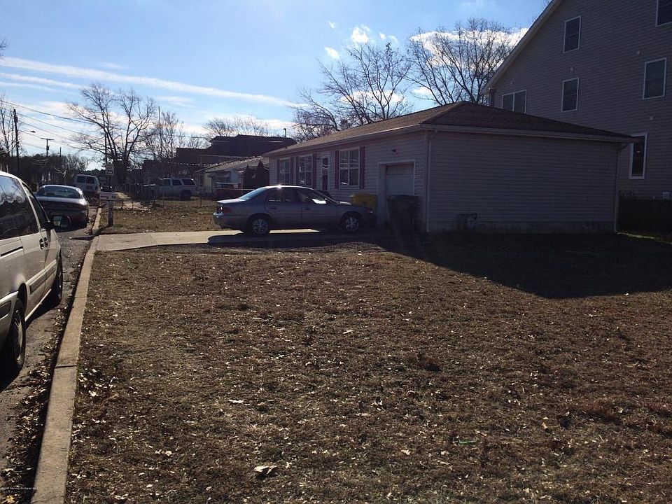 2nd image of 96 Melville Ave