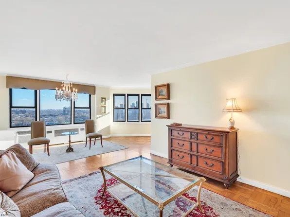 460 East 79th Street image 1 of 10