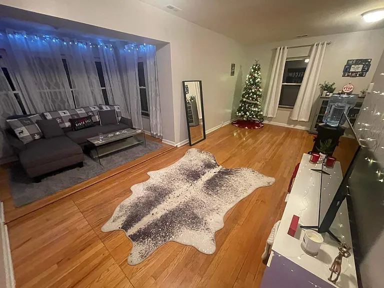4215 N Lockwood Ave #11 — Photo 1
