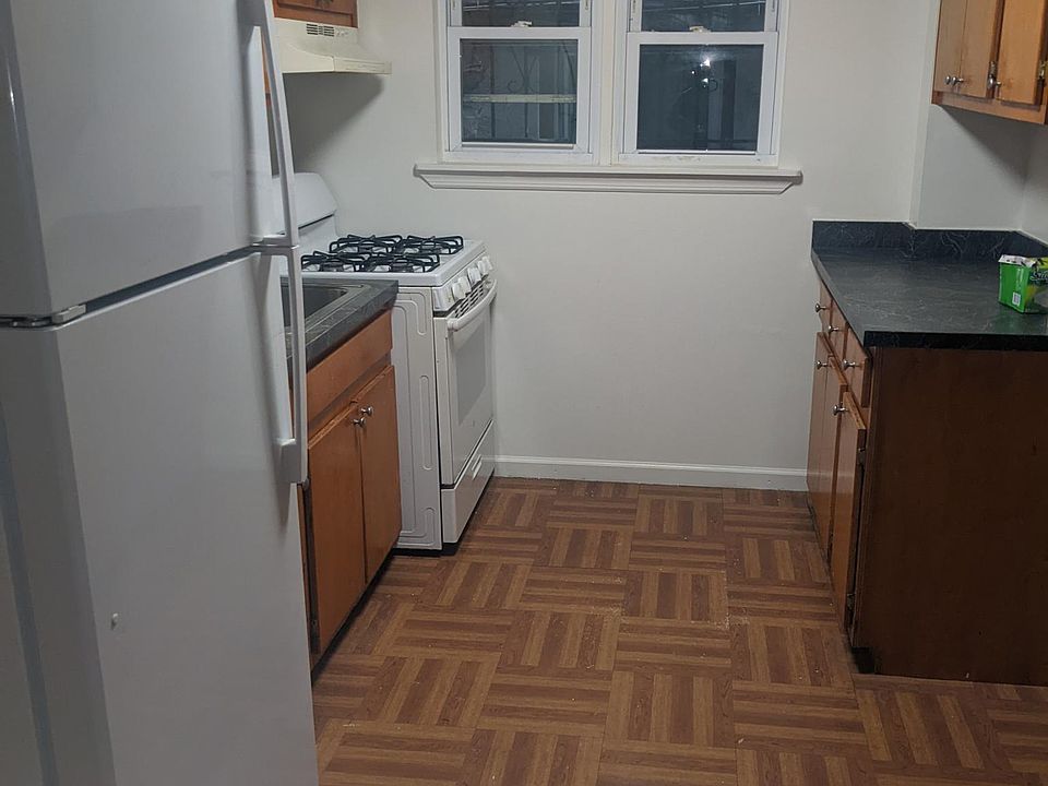 2nd image of 1021 E 233rd St