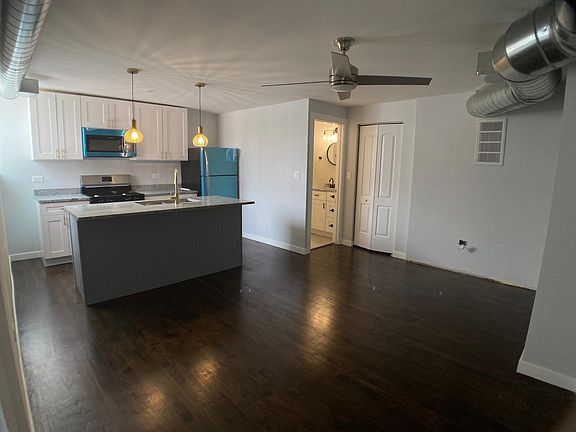 2nd image of 2945 W Peterson Ave #D