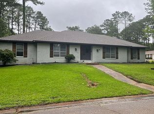 1352 Canterbury Ln, Jackson, MS 39212