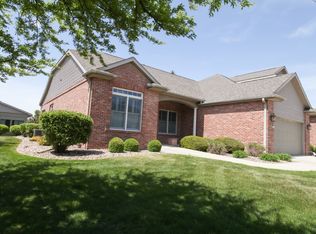 42 Arbor Ct, Bloomington, IL 61704