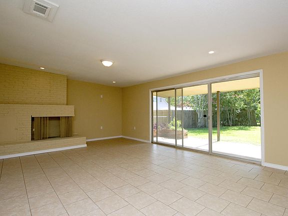 4th image of 2404 Belair St