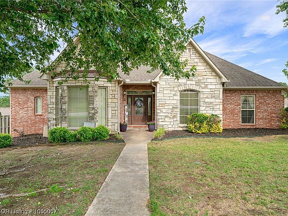 2nd image of 2200 Parkridge Dr