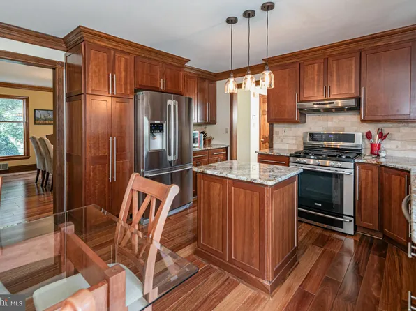 24 Nassau Dr, Lawrence Township, NJ 08648