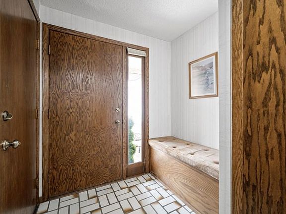 3rd image of 5885 Hyland Courts Dr