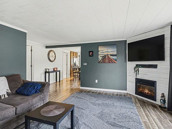 4th image of 67 E Huron Rd